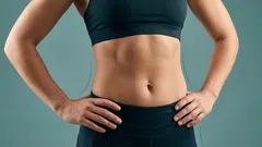 Tonade armar, platt mage: En ungdomsställning som du kan hålla i 1 minut för att gå ner i vikt